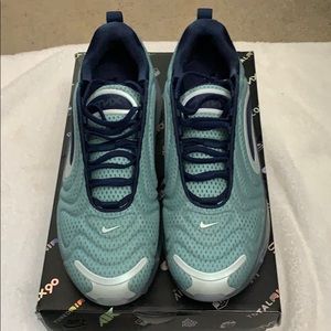 Women’s metallic air max 720